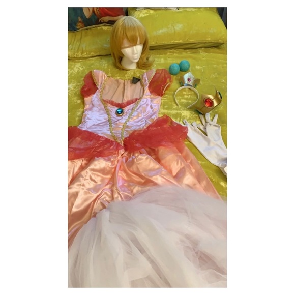 Princess Peach Complete Costume